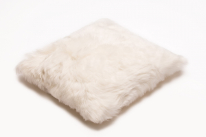 Подушка Alpaka YAKU WHITE мех альпаки, 40х40 цвет белый, начинка конфорель, оборотная сторона ткань 100% беби альпака